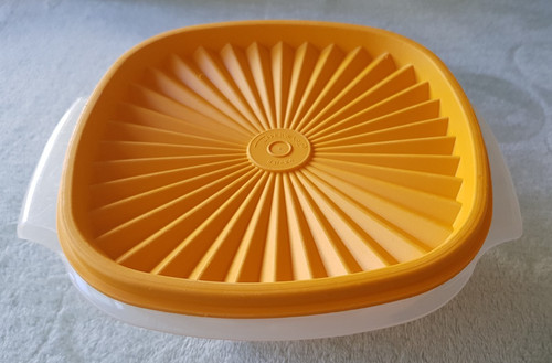 Tupperware - ,