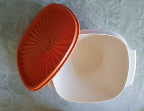 Tupperware - ,